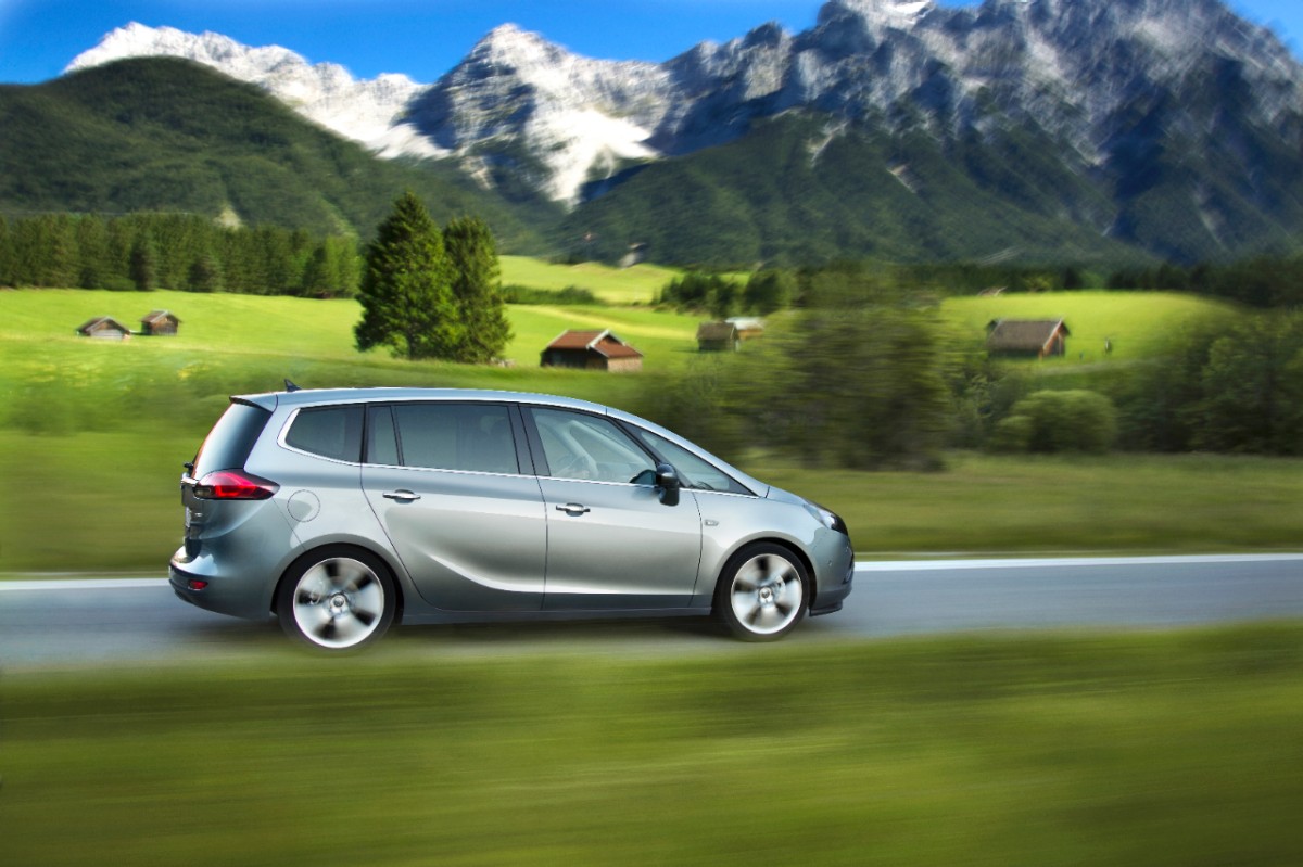 Opel-Zafirer-Tourer-272878-medium